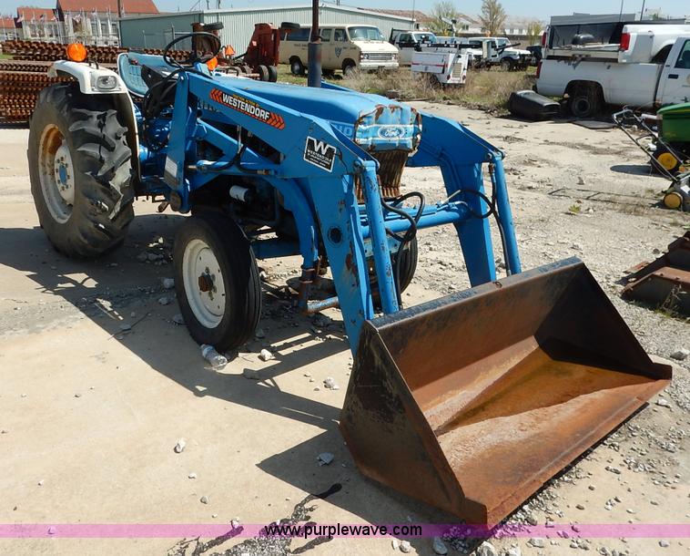 image for item J3974 1985 Ford 1910 tractor