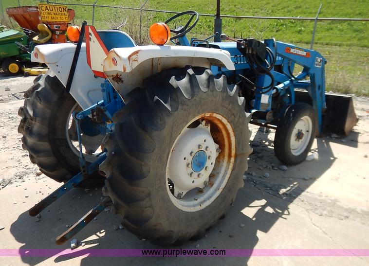 image for item J3974 1985 Ford 1910 tractor