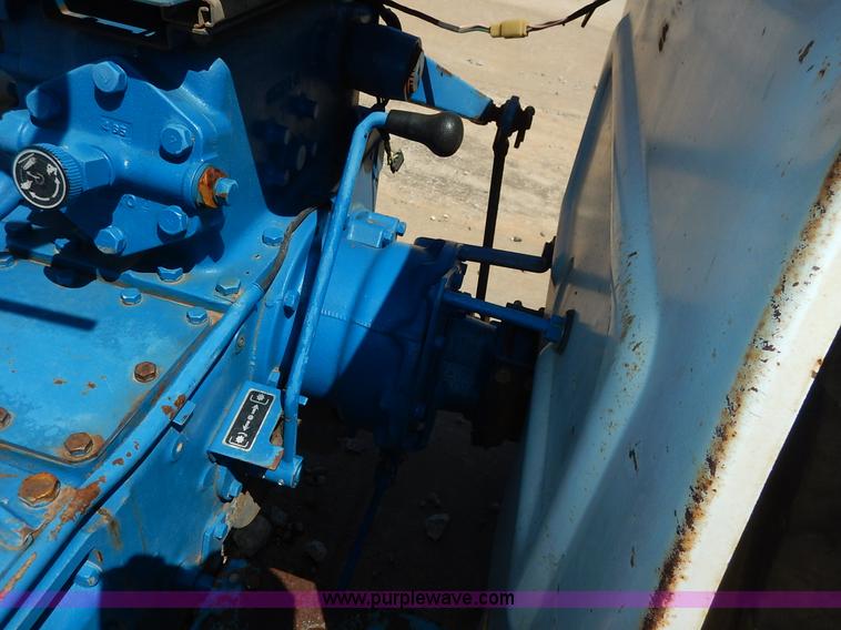 image for item J3974 1985 Ford 1910 tractor