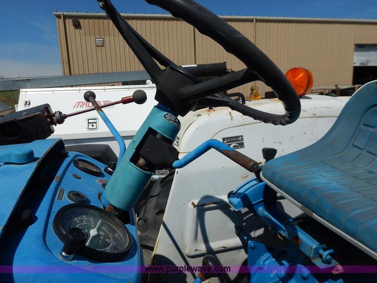 image for item J3974 1985 Ford 1910 tractor