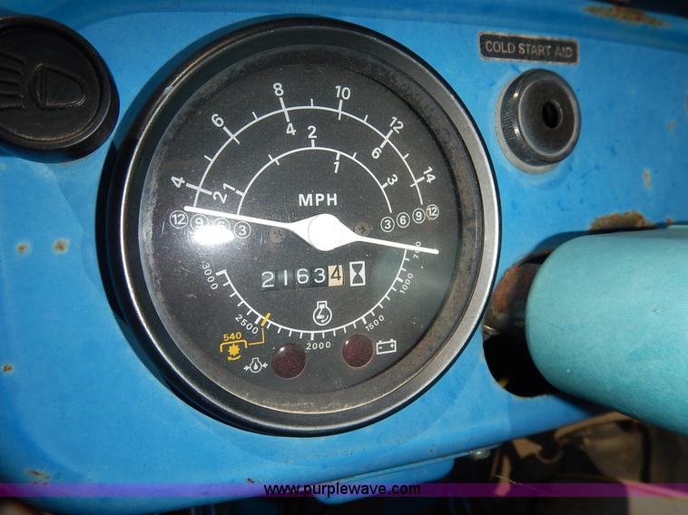 image for item J3974 1985 Ford 1910 tractor