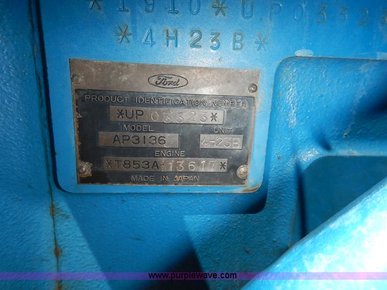 image for item J3974 1985 Ford 1910 tractor