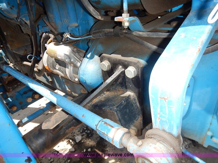 image for item J3974 1985 Ford 1910 tractor