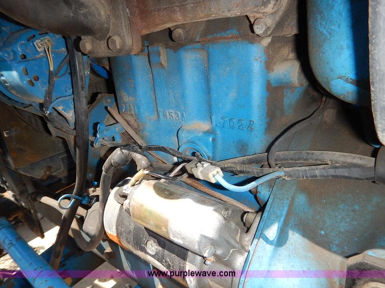 image for item J3974 1985 Ford 1910 tractor