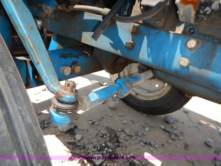 image for item J3974 1985 Ford 1910 tractor