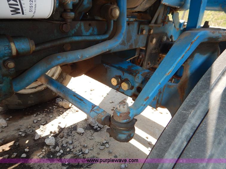 image for item J3974 1985 Ford 1910 tractor