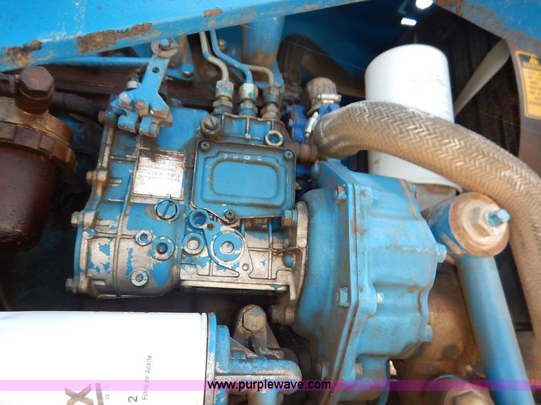 image for item J3974 1985 Ford 1910 tractor