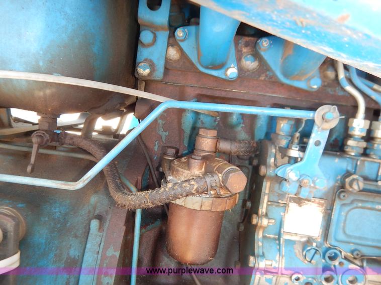 image for item J3974 1985 Ford 1910 tractor