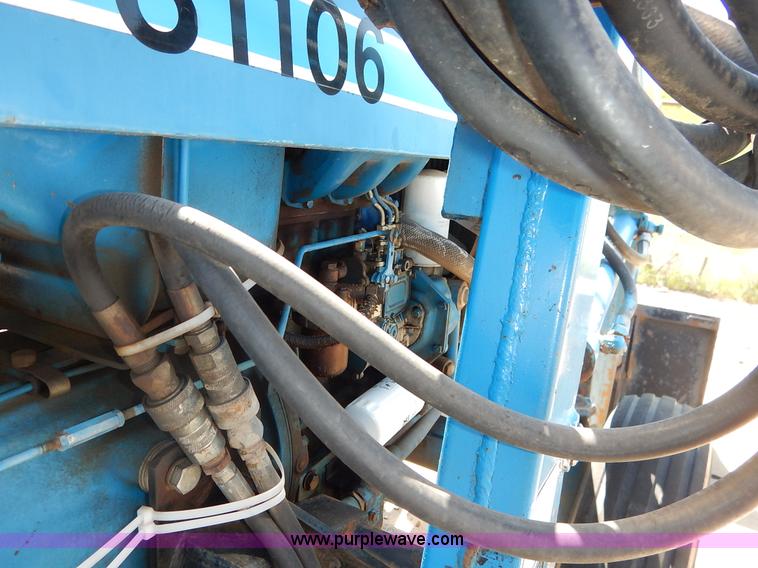 image for item J3974 1985 Ford 1910 tractor