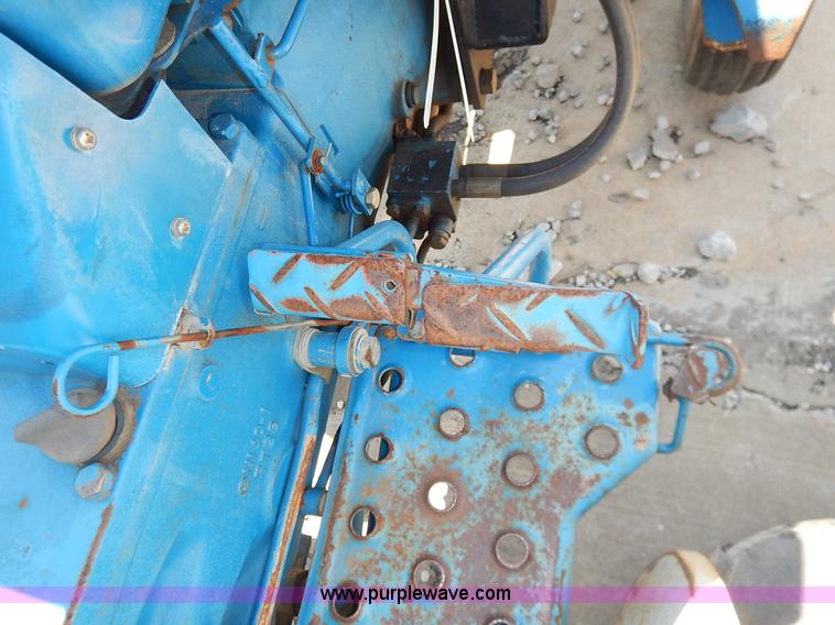 image for item J3974 1985 Ford 1910 tractor