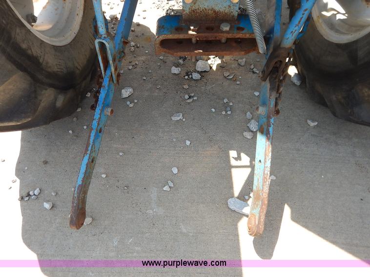 image for item J3974 1985 Ford 1910 tractor