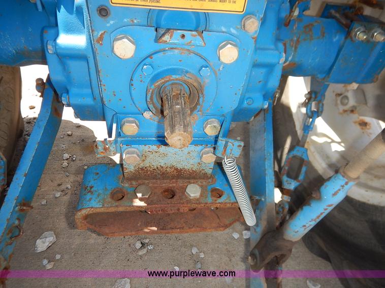 image for item J3974 1985 Ford 1910 tractor
