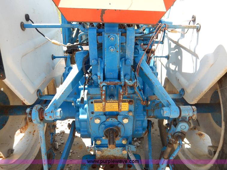 image for item J3974 1985 Ford 1910 tractor