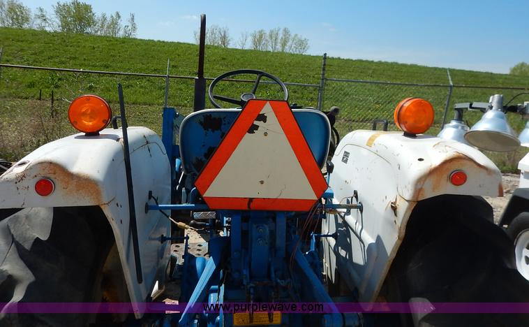 image for item J3974 1985 Ford 1910 tractor