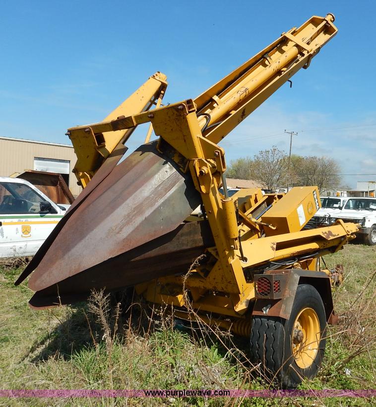 image for item J3975 1979 Vermeer TS44A Diggin' Dutchman tree spade