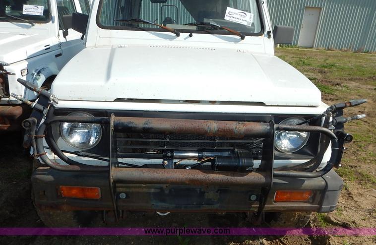 image for item J3977 1988 Suzuki Samurai Hezik SUV