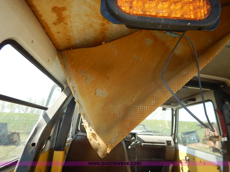 image for item J3977 1988 Suzuki Samurai Hezik SUV