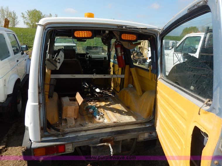 image for item J3978 1988 Suzuki Samurai Hezik SUV