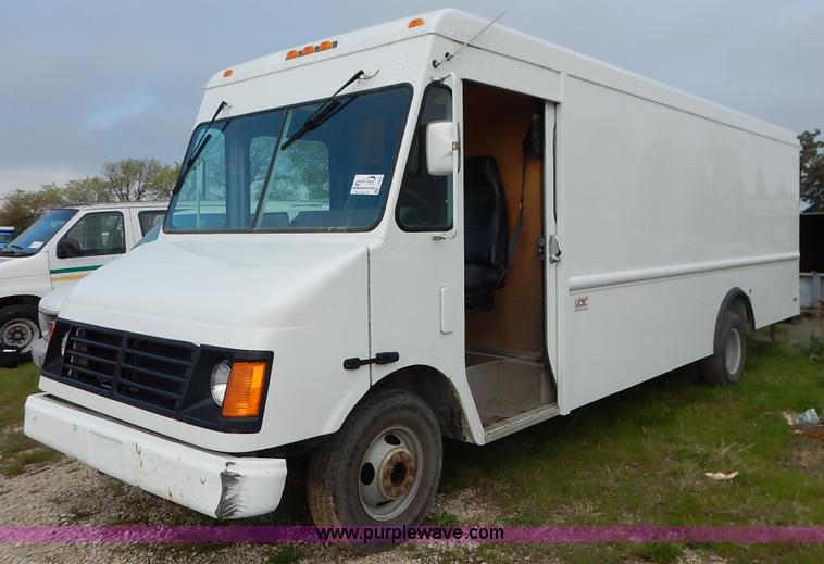 image for item J3982 2003 Workhorse P42 van