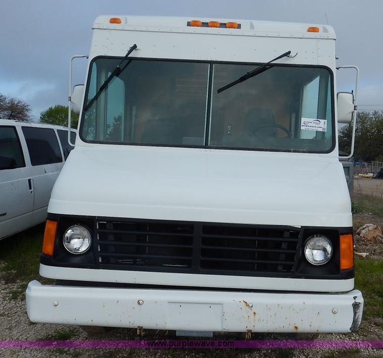 image for item J3982 2003 Workhorse P42 van