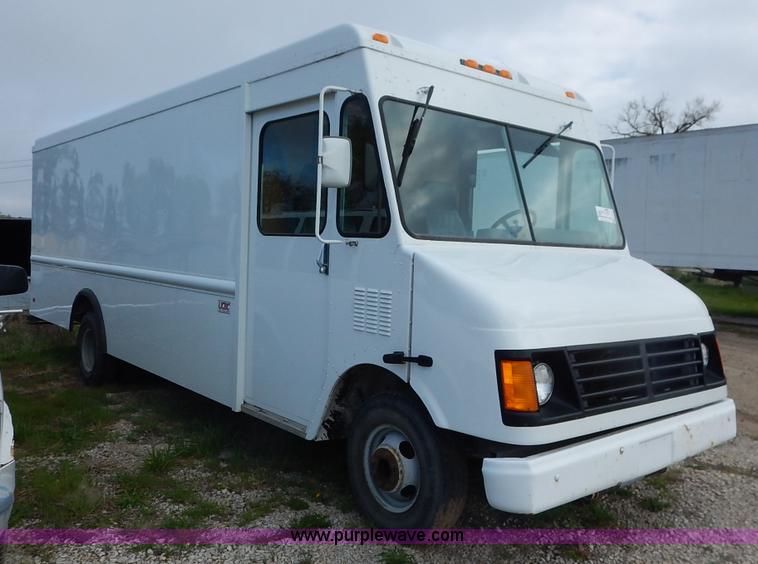 image for item J3982 2003 Workhorse P42 van