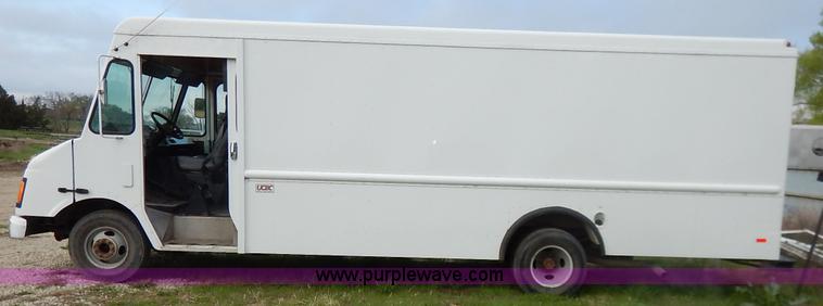 image for item J3982 2003 Workhorse P42 van