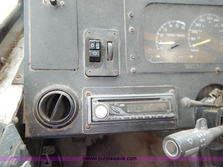 image for item J3982 2003 Workhorse P42 van