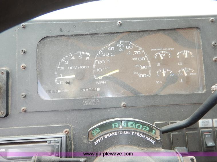 image for item J3982 2003 Workhorse P42 van