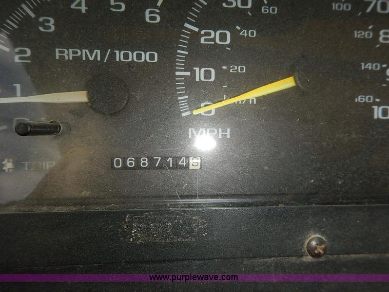 image for item J3982 2003 Workhorse P42 van