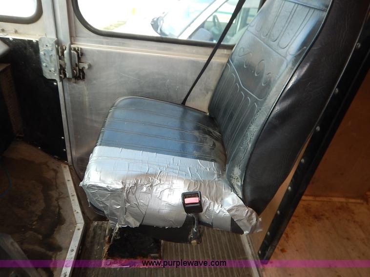 image for item J3982 2003 Workhorse P42 van