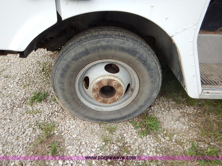 image for item J3982 2003 Workhorse P42 van