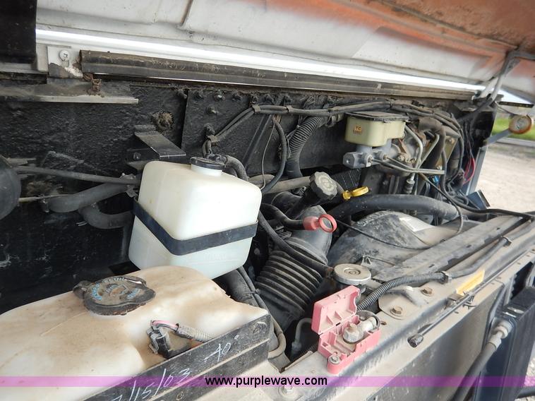 image for item J3982 2003 Workhorse P42 van