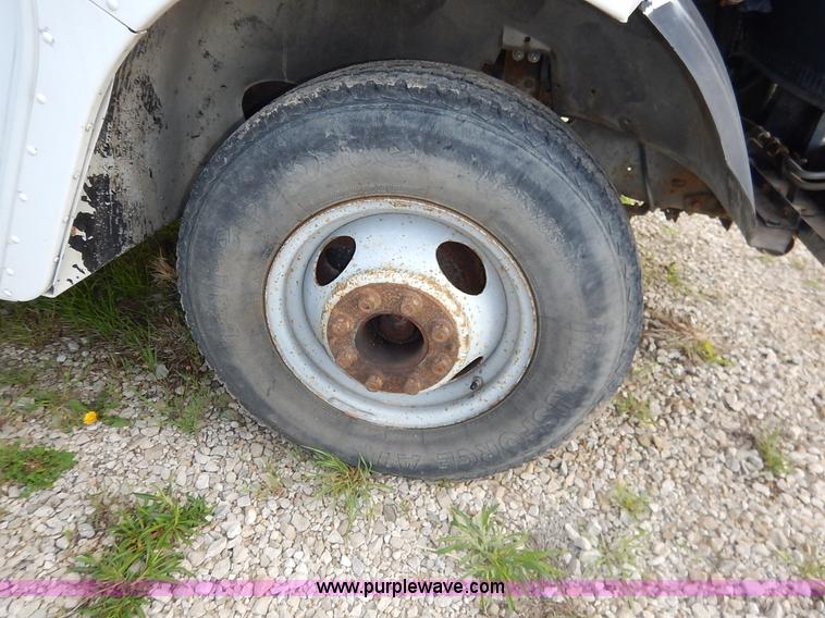 image for item J3982 2003 Workhorse P42 van