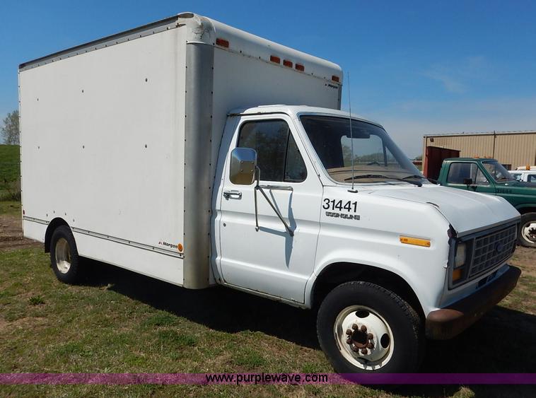 image for item J3986 1985 Ford Econoline E350 box truck