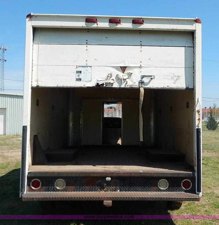 image for item J3986 1985 Ford Econoline E350 box truck