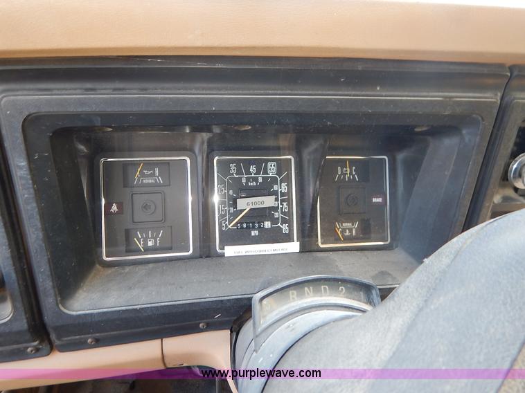 image for item J3986 1985 Ford Econoline E350 box truck