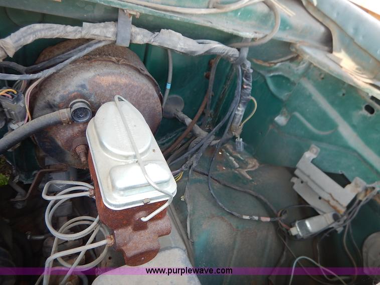 image for item J3986 1985 Ford Econoline E350 box truck