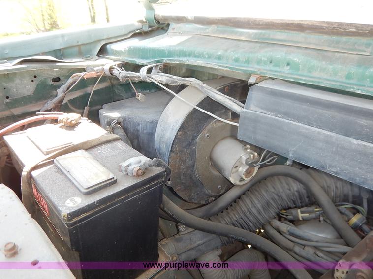 image for item J3986 1985 Ford Econoline E350 box truck