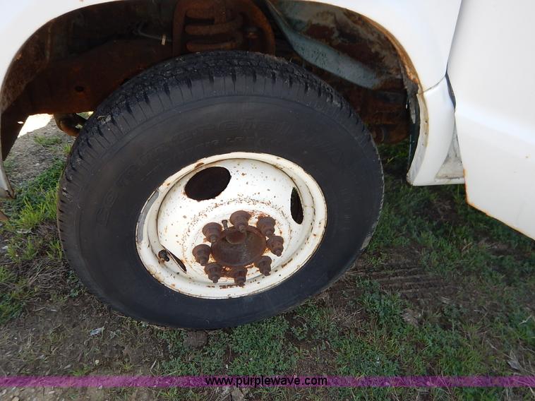 image for item J3986 1985 Ford Econoline E350 box truck