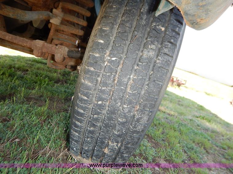 image for item J3986 1985 Ford Econoline E350 box truck