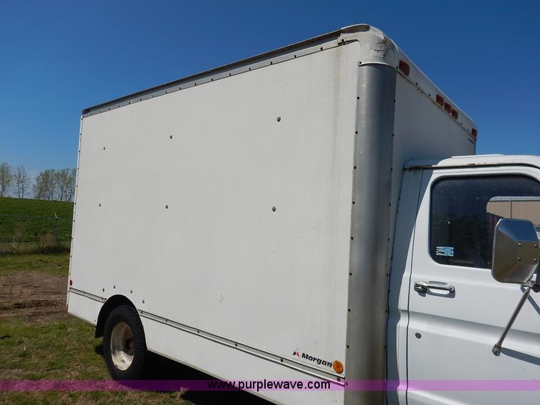 image for item J3986 1985 Ford Econoline E350 box truck