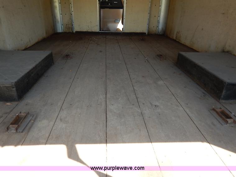 image for item J3986 1985 Ford Econoline E350 box truck