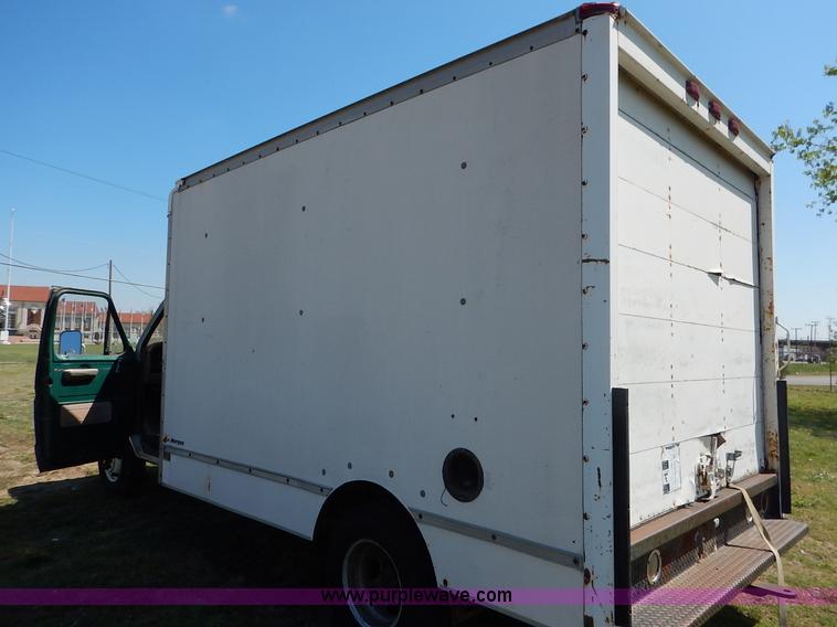 image for item J3986 1985 Ford Econoline E350 box truck