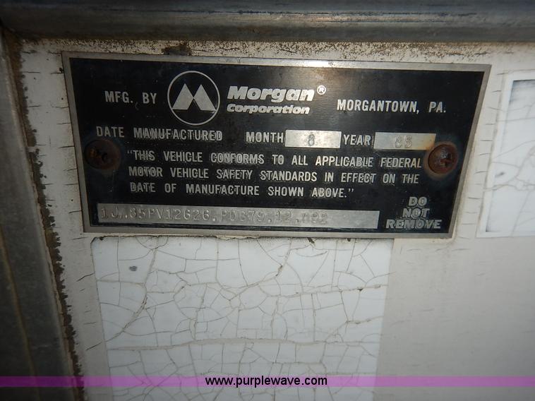 image for item J3986 1985 Ford Econoline E350 box truck