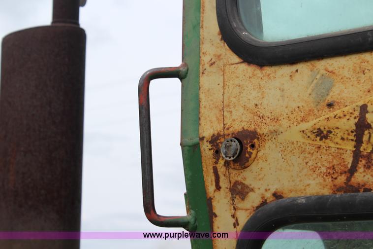 image for item J5896 1972 John Deere 4000 tractor