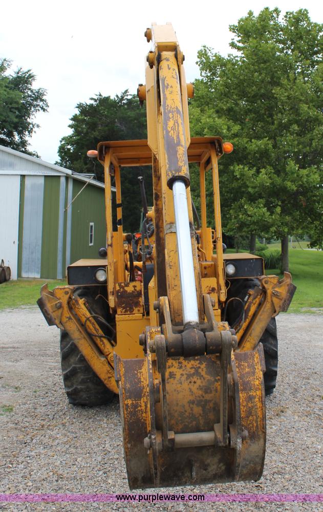 image for item J5898 1979 John Deere 310A backhoe