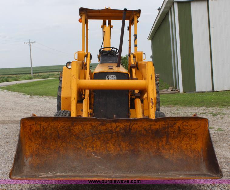 image for item J5898 1979 John Deere 310A backhoe