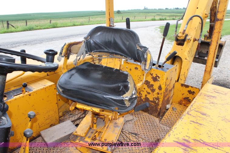 image for item J5898 1979 John Deere 310A backhoe