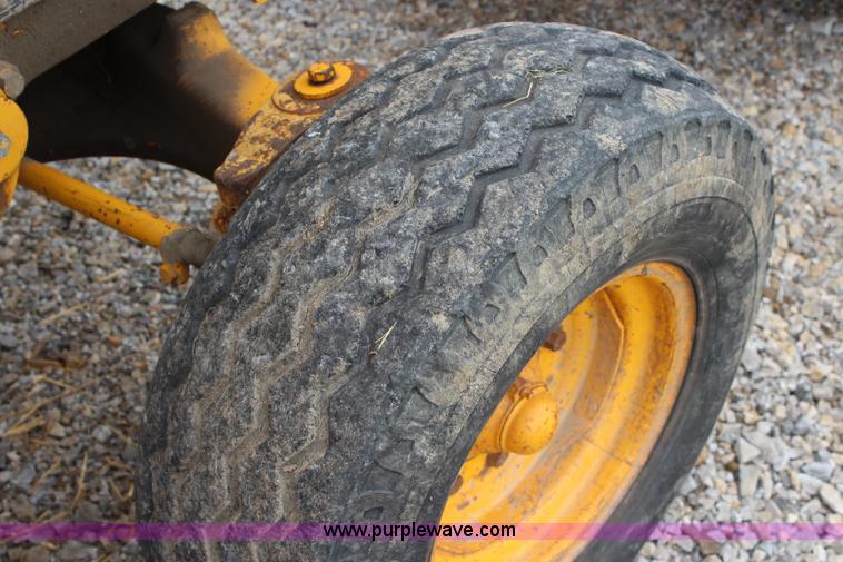 image for item J5898 1979 John Deere 310A backhoe