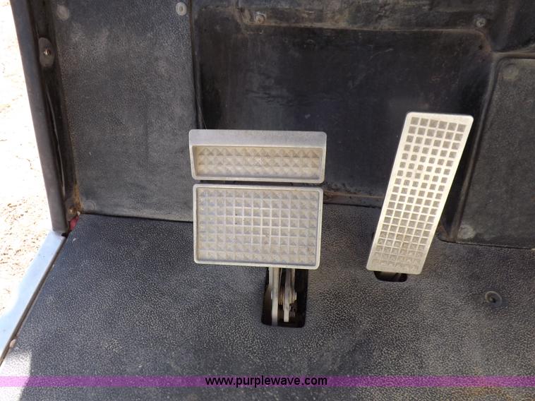 image for item J6954 1996 Yamaha G16E golf cart